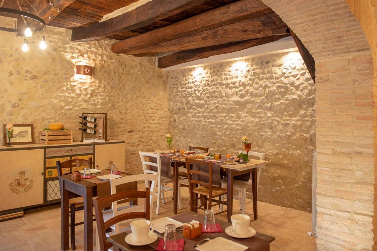 Torre Della Botonta Bed & Breakfast Castel Ritaldi Dış mekan fotoğraf