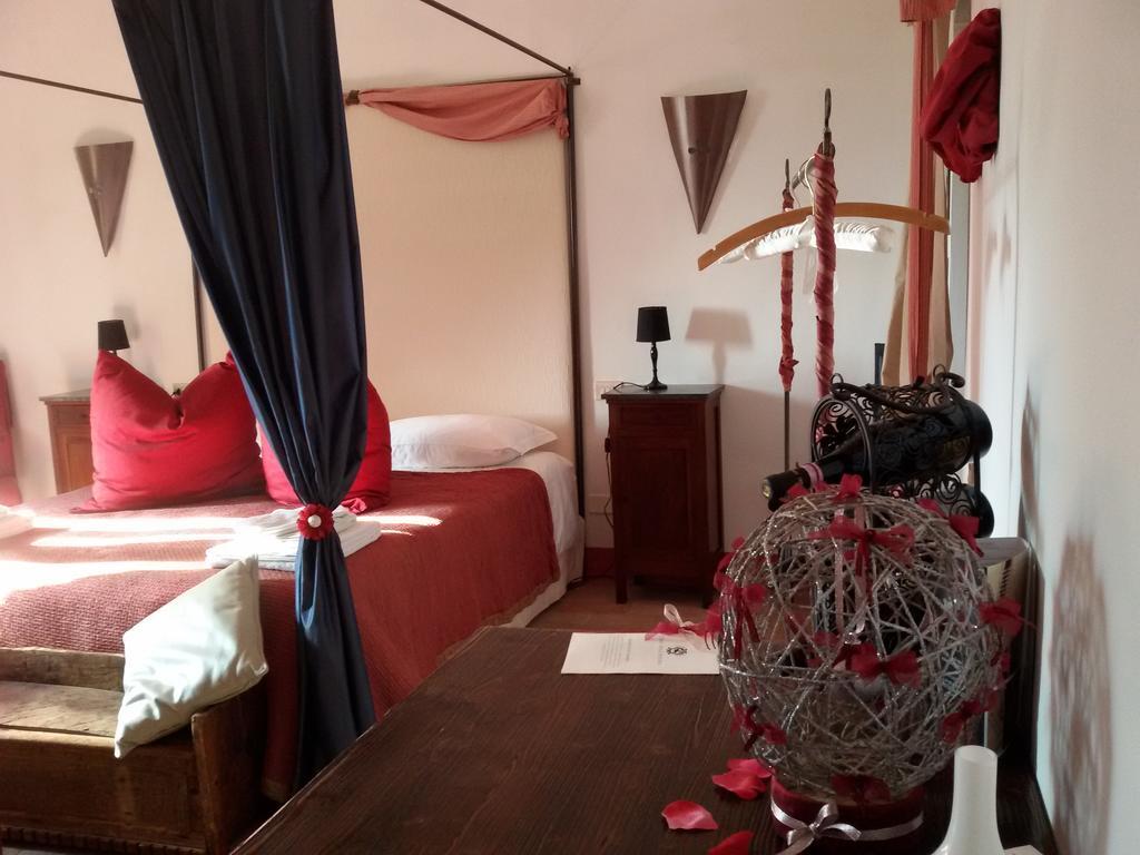 Torre Della Botonta Bed & Breakfast Castel Ritaldi Oda fotoğraf