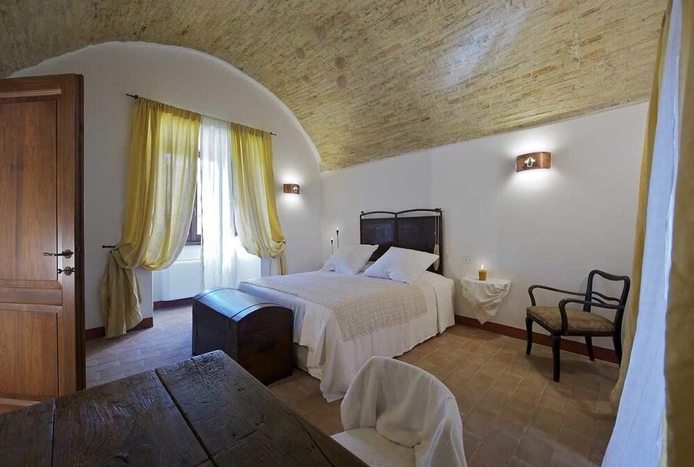 Torre Della Botonta Bed & Breakfast Castel Ritaldi Dış mekan fotoğraf