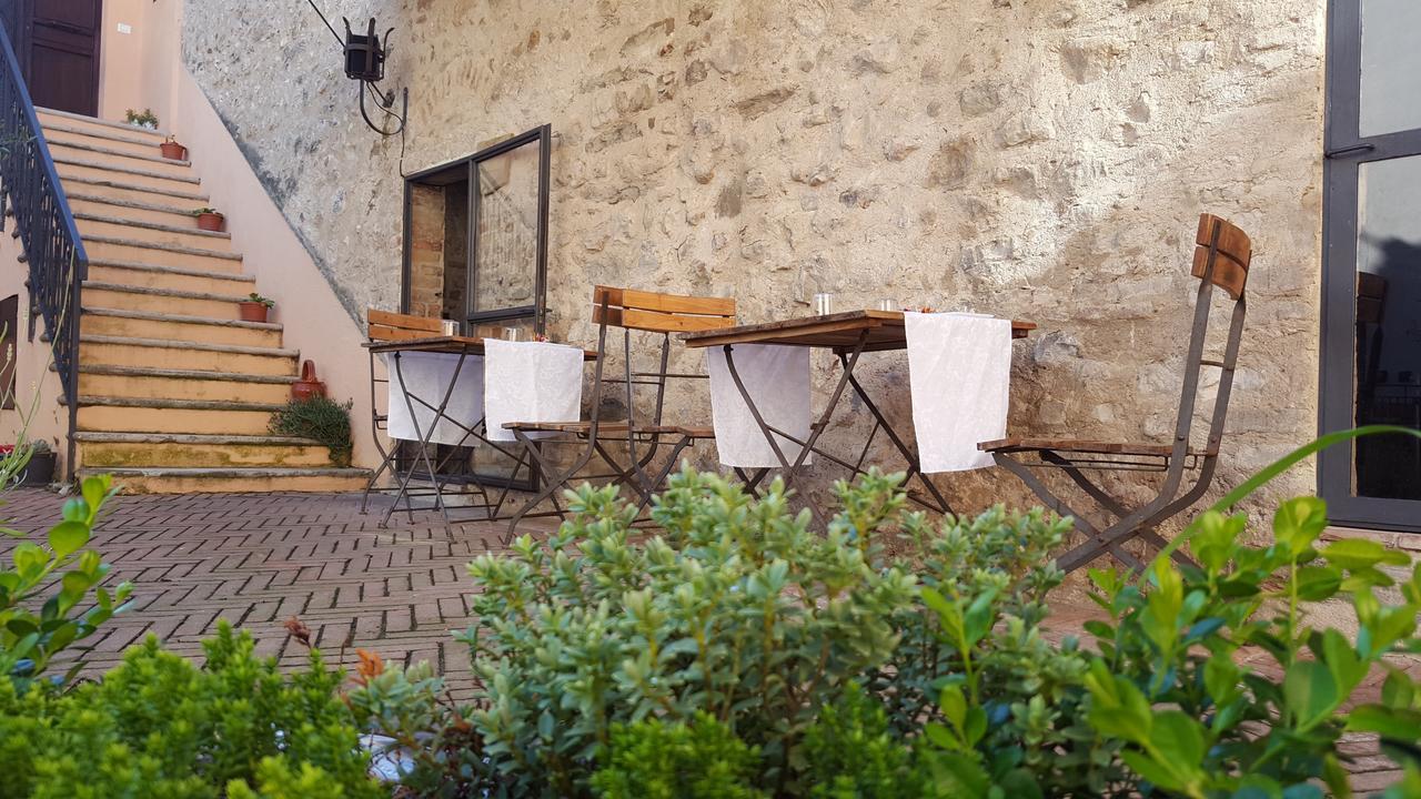 Torre Della Botonta Bed & Breakfast Castel Ritaldi Dış mekan fotoğraf